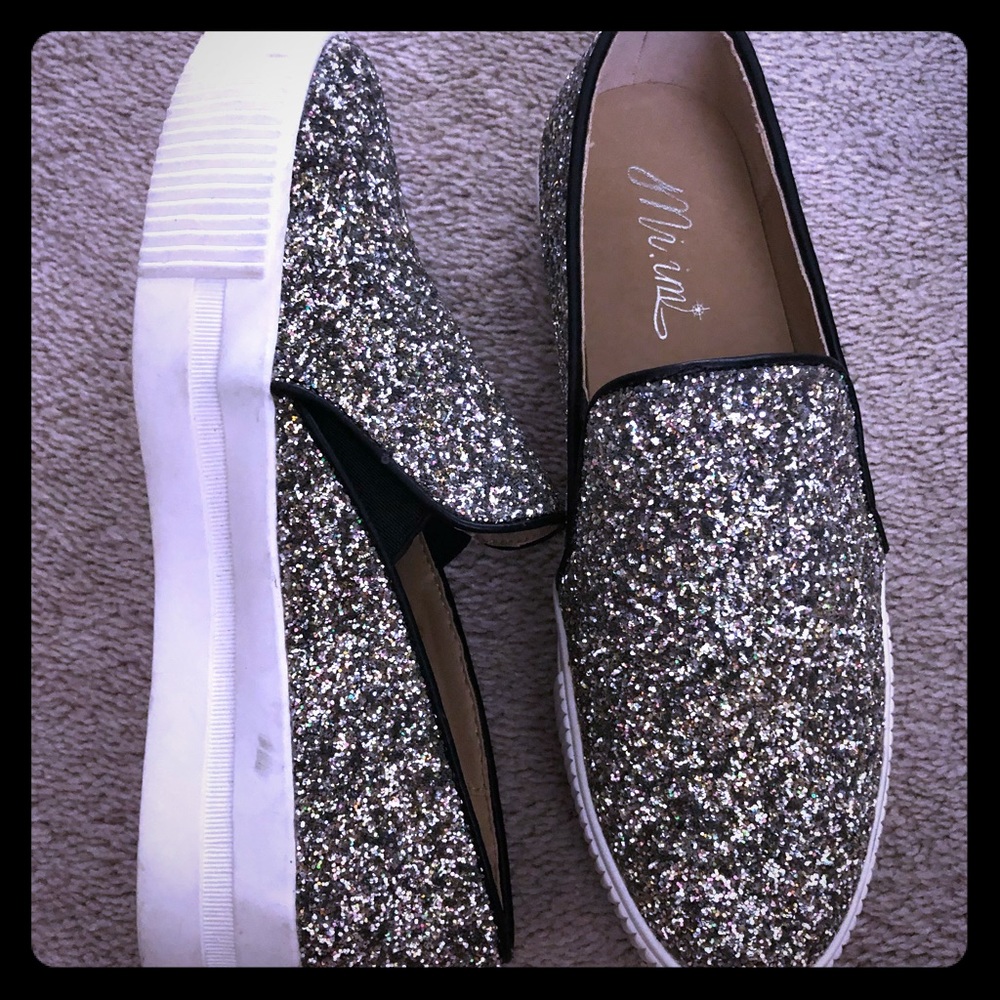 ⭐️💋Glitzy slip on platform sneakers ⭐️💋